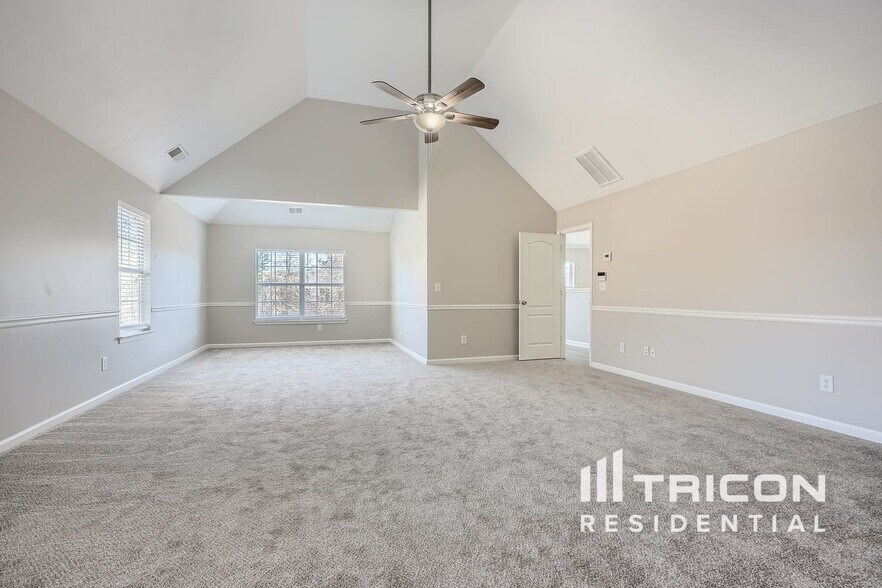 Building Photo - 3735 Renfroe Ave