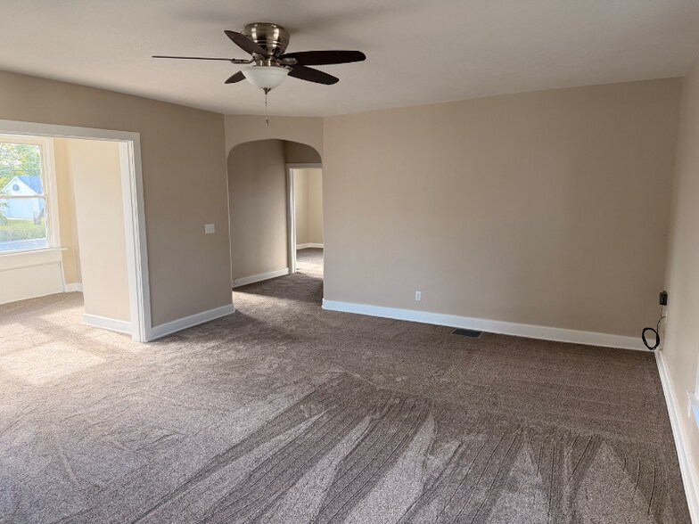 Building Photo - 118 E Jefferson St