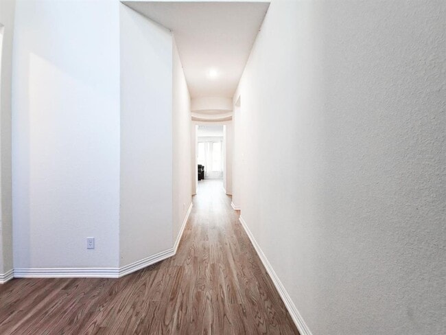 Building Photo - 627 Pheasant Hill Ln