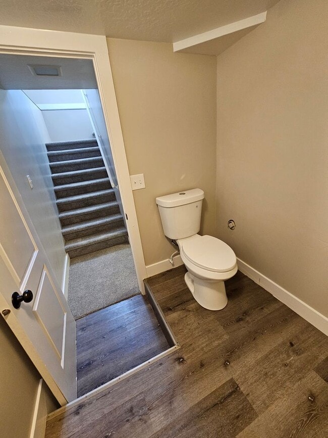 Building Photo - Updated 4 Bed Home with Large Yard