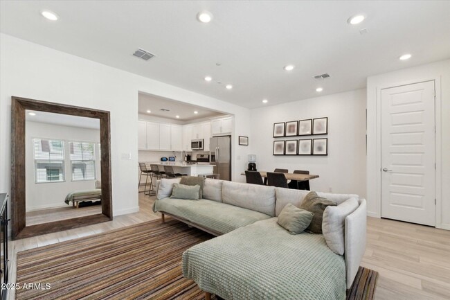 Building Photo - 4077 S Sabrina Dr