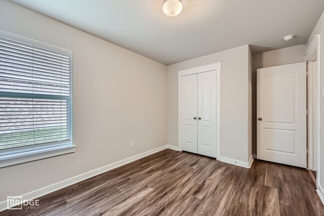 Building Photo - 6129 Fall Creek Ln