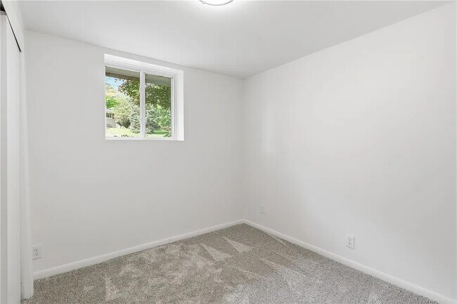 Building Photo - 40 Oak Hill Terrace