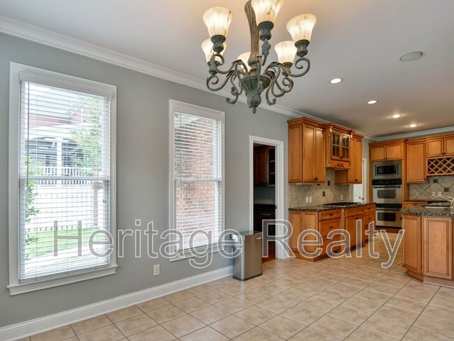 Building Photo - 1856 Greywell Rd