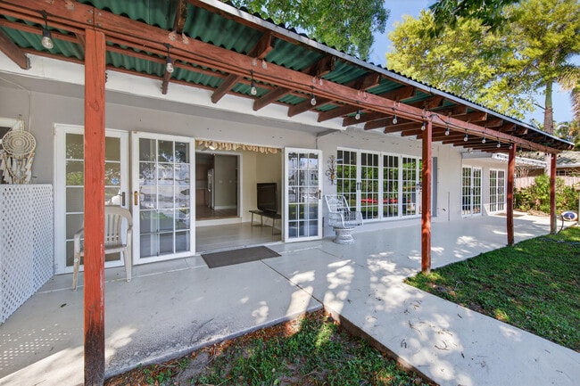 Building Photo - 2680 NE 24th St