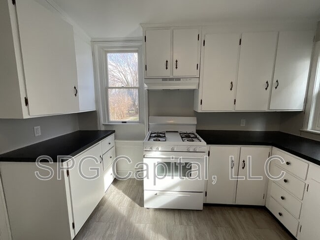 Building Photo - 21 S Washington St