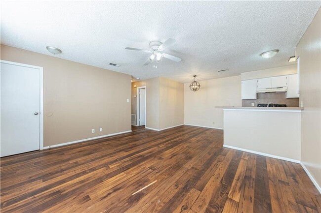 Building Photo - 2604 S Bagdad Rd