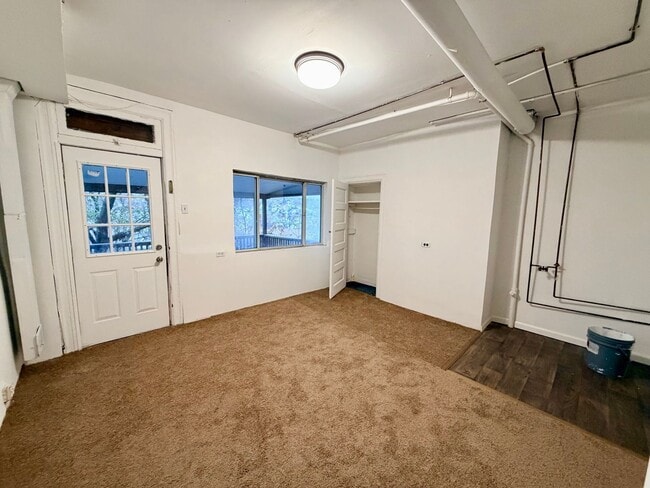 Building Photo - 1108 Oswin St