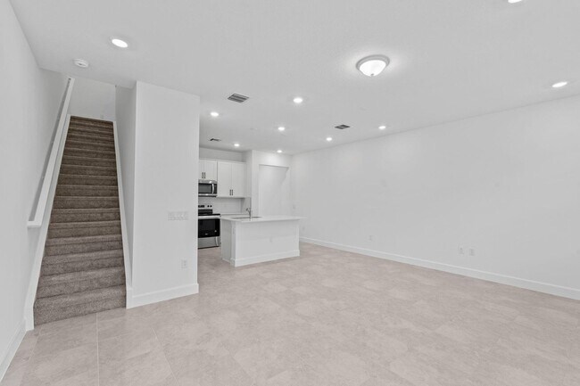 Building Photo - 4291 Lantana Rd