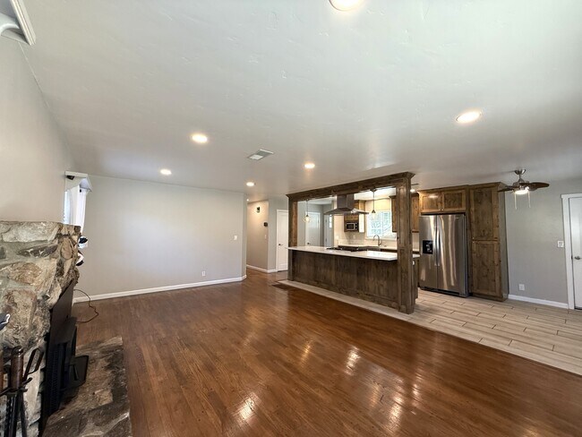 Building Photo - 1476 Hooker Oak Ave
