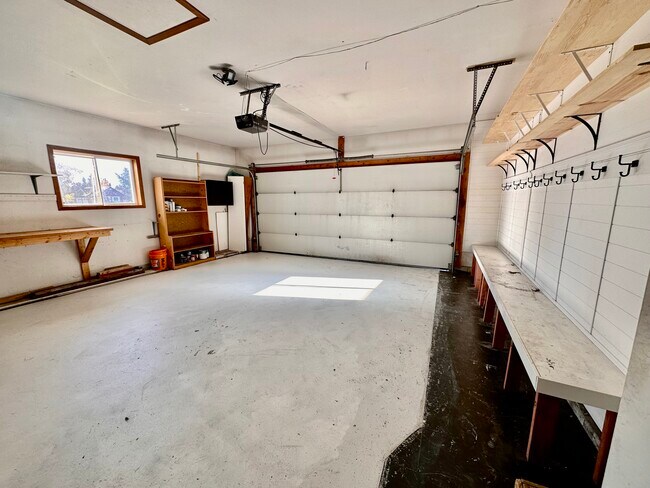 Building Photo - 1965 Mission Way S