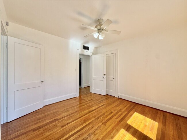 Building Photo - 1013 23rd St W