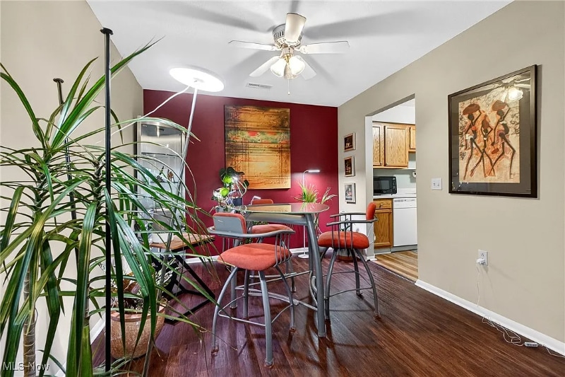 Building Photo - 10373 Glenway Dr