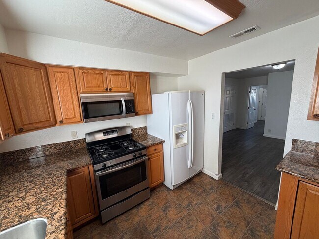 Building Photo - Now available 3 Bedroom | 2 bath home in t...