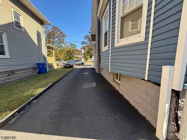 Building Photo - 220 S Washington Ave