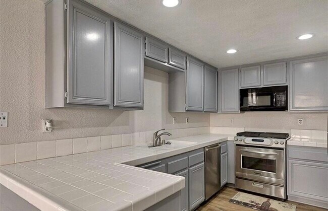 Building Photo - 25136 Steinbeck Ave