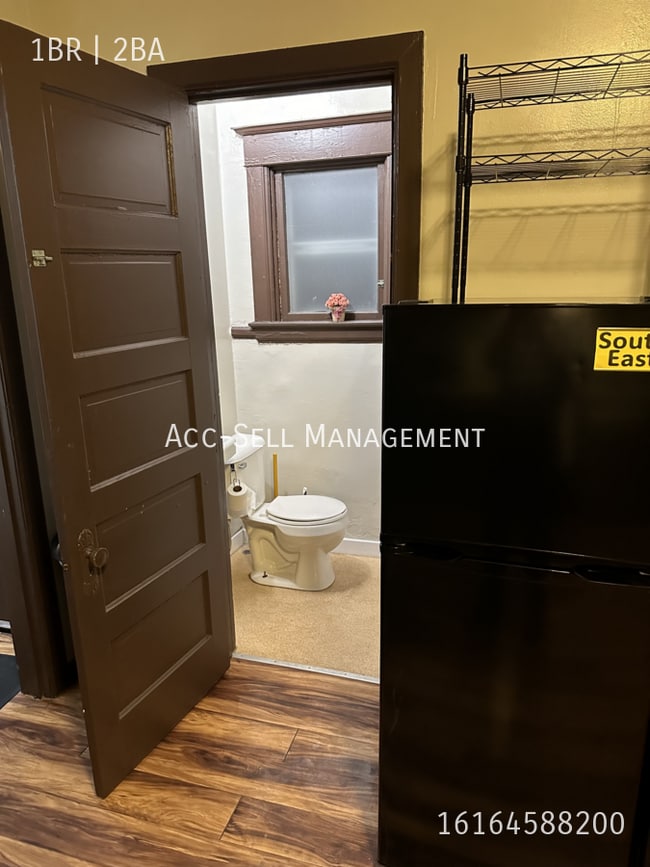 Building Photo - 643 Thomas St SE