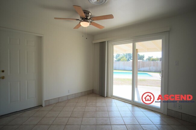 Building Photo - 3 Bed / 2 Bath Home on 2 Acres of Cattle L...