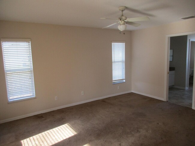 Building Photo - 3303 SW 8th Ct