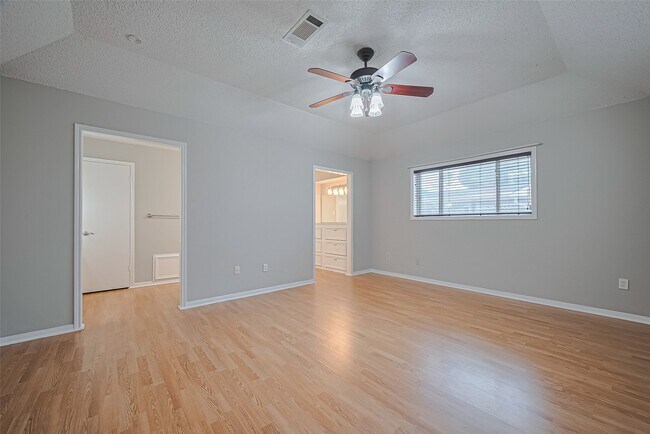 Building Photo - 3518 Rolling Green Ln