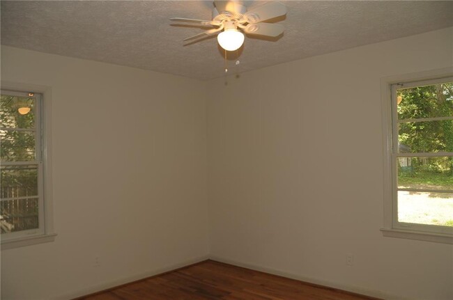 Building Photo - 3174 Vine Cir