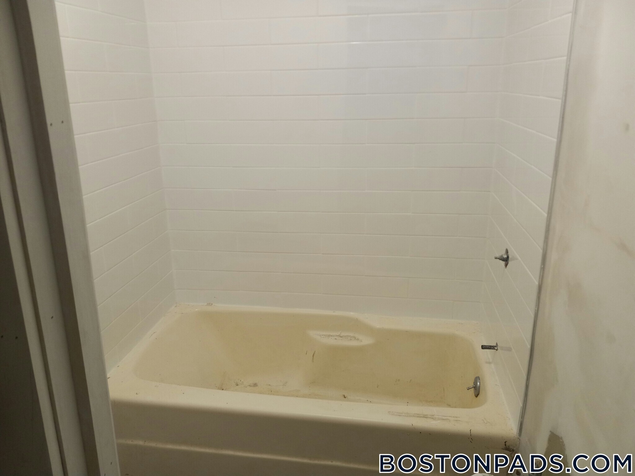 Building Photo - 94 River St