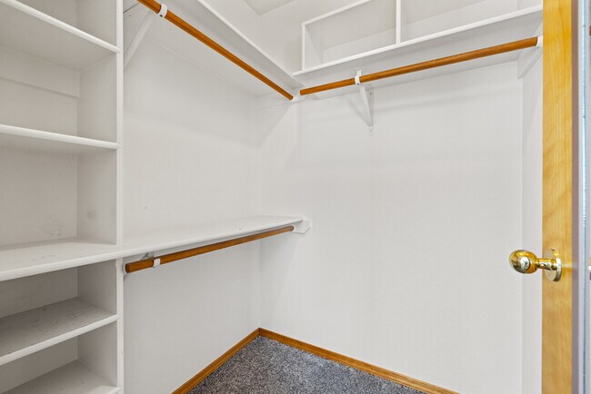 Building Photo - 5415 N Noble Fir Ave