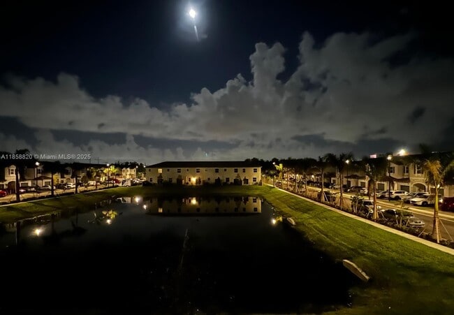 Building Photo - 5534 NW 27th Pl