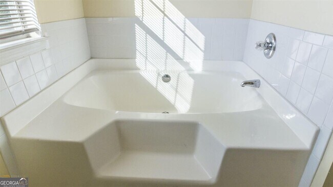 Building Photo - 872 Asbury Trail