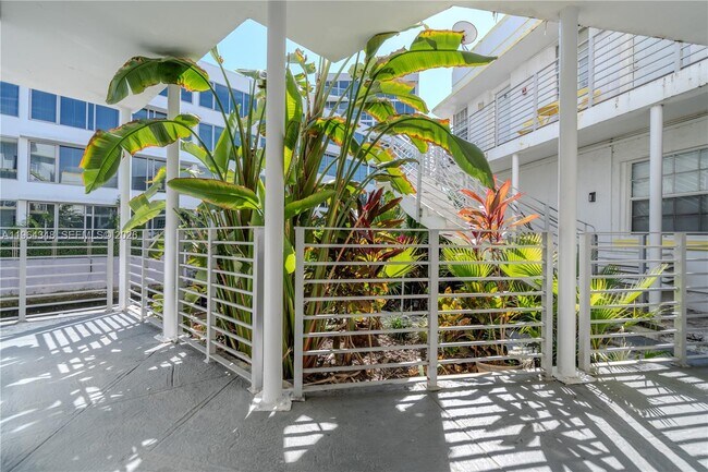 Building Photo - 2383 Flamingo Dr