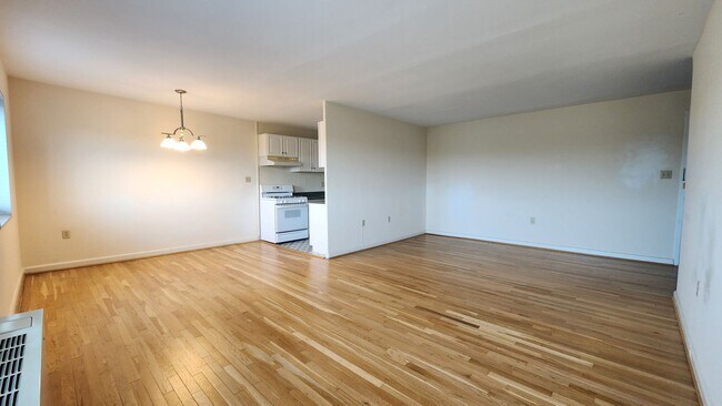 Building Photo - Utilities Included! Parking! Near Pentagon City Metro!