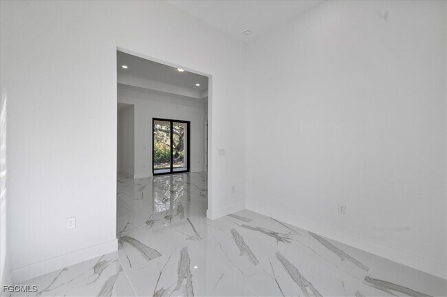 Building Photo - 875 Kidvale St