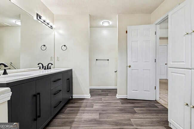 Building Photo - 7134 Hazelwood Dr