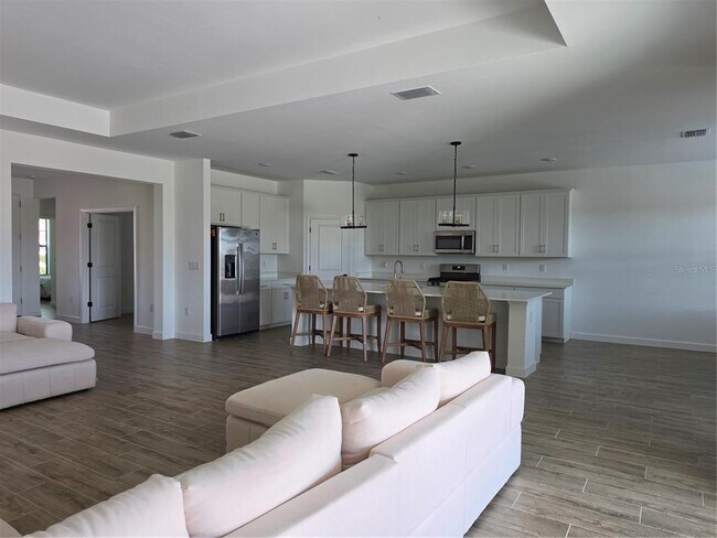 Building Photo - 18334 Ridgeline Dr