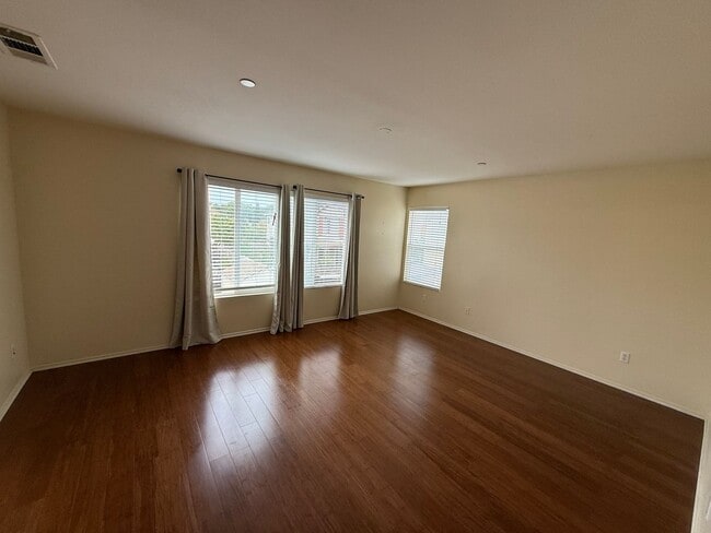 Building Photo - Large North Oxnard Home for Rent