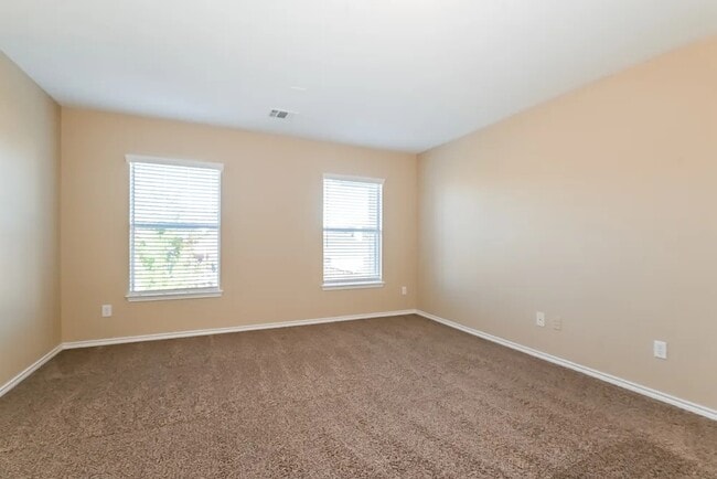 Building Photo - 120 Lightning Trl