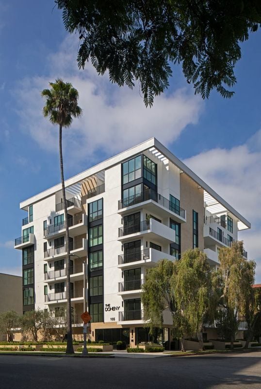 Building Photo - 105 S Doheny Dr