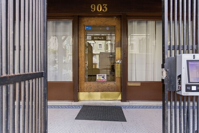 Building Photo - 903 Pine St