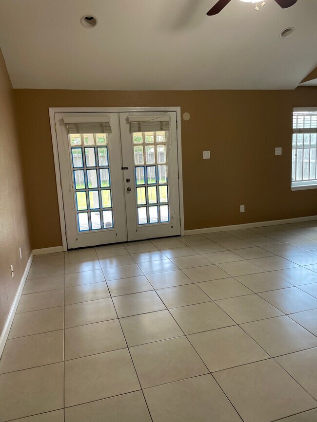Building Photo - 12015 Sea Shore Dr