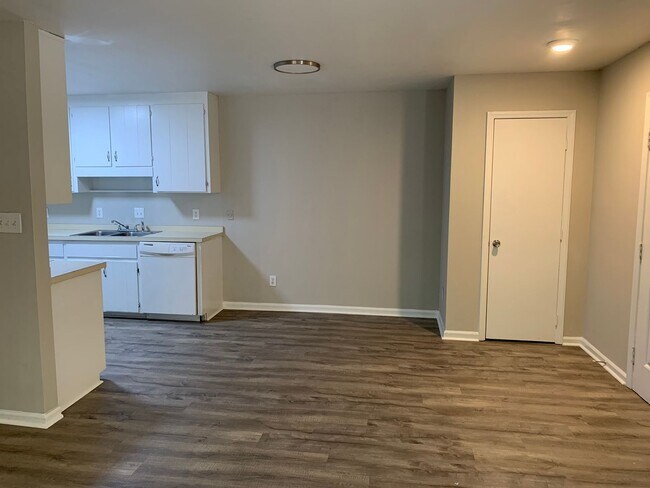 Building Photo - 920H