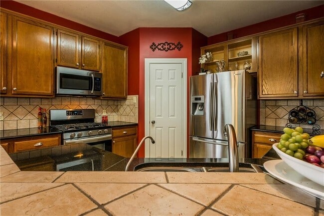 Building Photo - 15713 Monona Cove