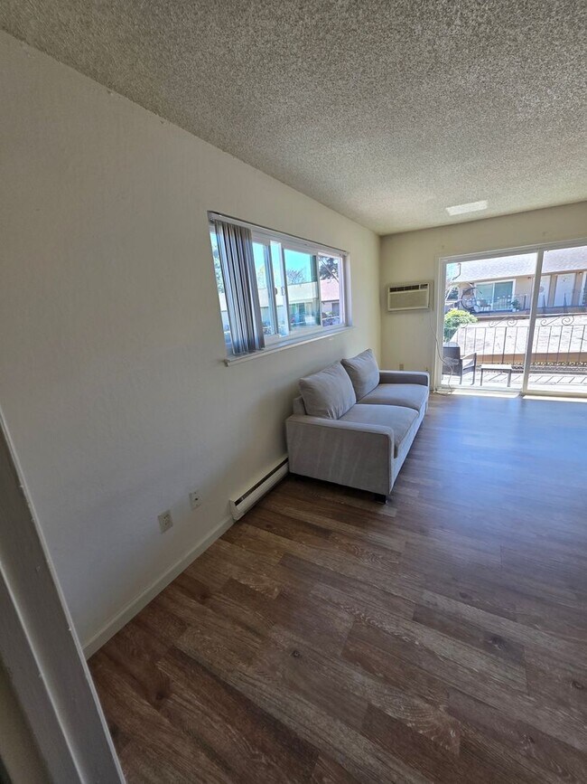 Building Photo - 4047 Hamilton Ave