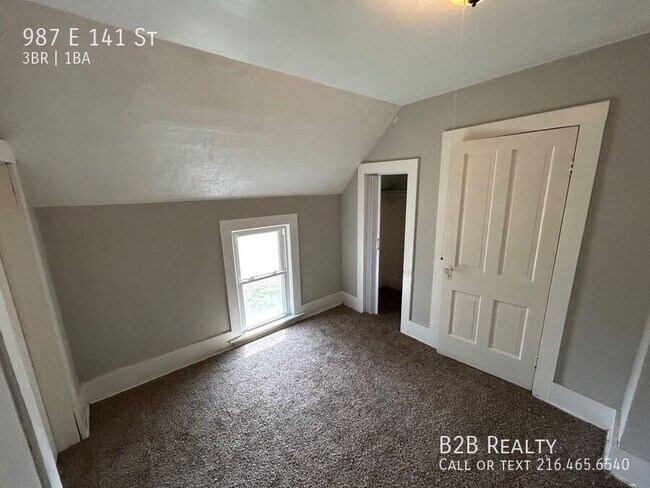 Building Photo - Charming 3-Bedroom Property in Prime Location