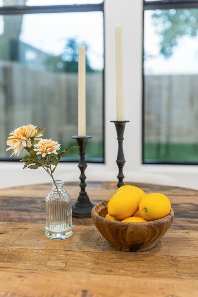 Building Photo - 518 Clinton St