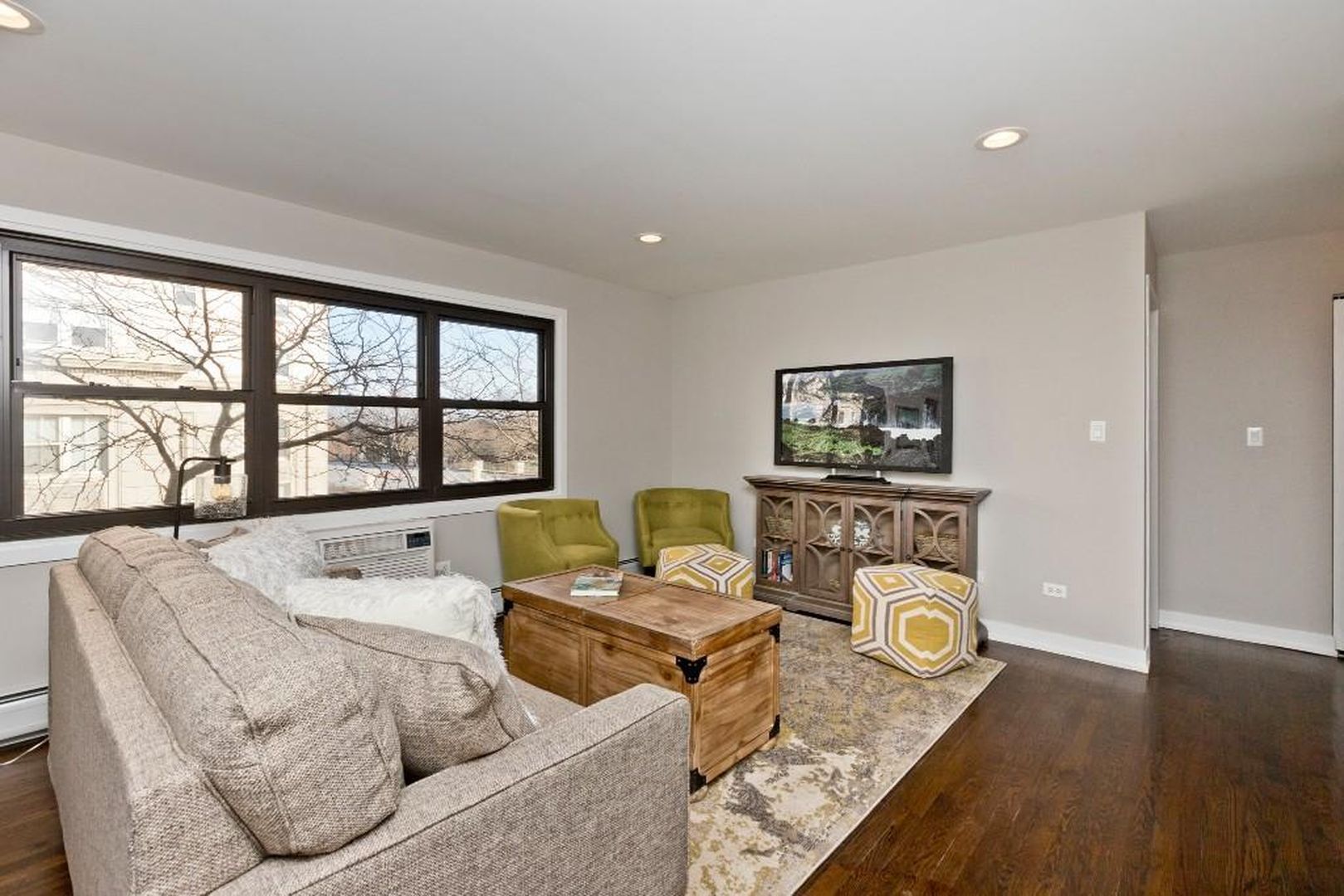 Building Photo - 5510 N Sheridan Rd