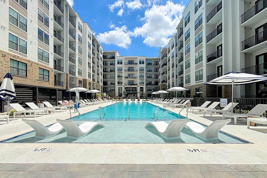 Building Photo - 2000 Aureum Dr