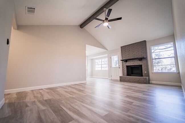 Building Photo - Updated 4 Bed / 2 Bath Home in Northwest San Antonio