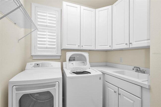 Building Photo - 924 Hemingway Cir