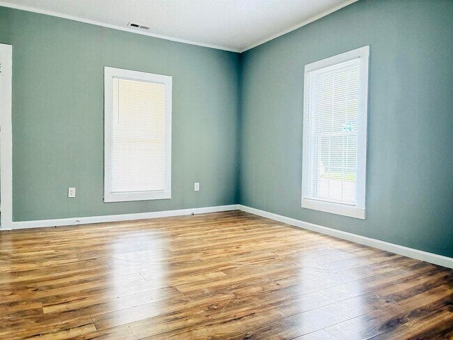 Building Photo - 420 McBrayer St