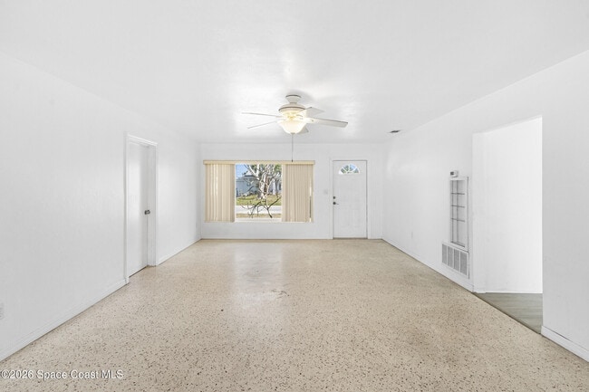 Building Photo - 407 Bunker St